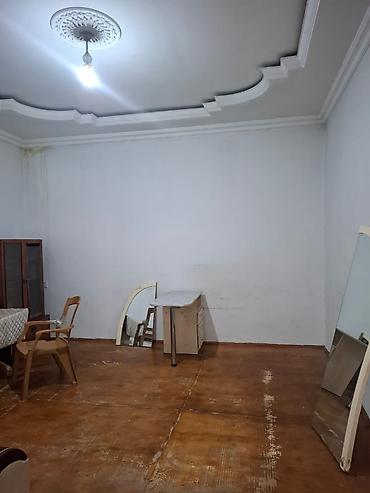 azadliq ev: Seherin merkezinde. 28 may metrosunun teze cixisinin yaxinliginda — 3