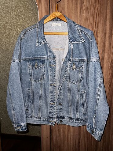 джинсовая куртка мужская: Джинсовая куртка 1000 сом. Хорошего качества. Размер xs. 8-микрорайон