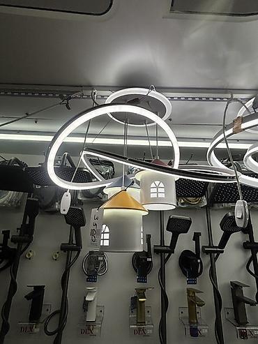 Подвесной светильник с LED-кольцами и декоративными плафонами в форме at lalafo.kg Подвесной светильник с LED-кольцами и декоративными плафонами в форме