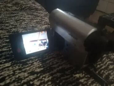 Video kamere: 1. Kamkorder Sony Handycam Dcr-Sx21 siva 2. Sony DCR-HC51E Camcorder — 3