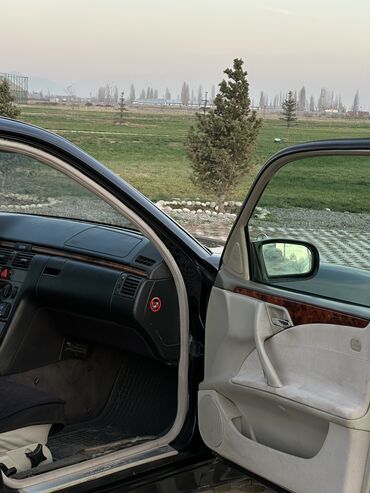 Mercedes-Benz: Mercedes-Benz E-Class: 2001 г., 2.6 л, Автомат, Бензин, Седан — 8