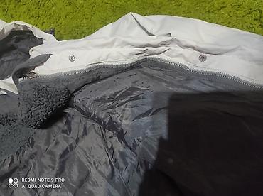 Zimske jakne: Jakna velicina L, bez tragova nosenja. Duzina 71 Rukavi mereno od — 7