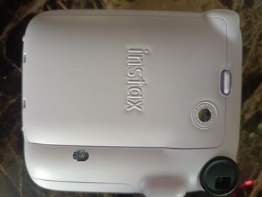 şəkil çəkən aparat: Fujifilm Instax Mini 12 ani fotoaparaturu ilə şəkilləri dərhal əldə