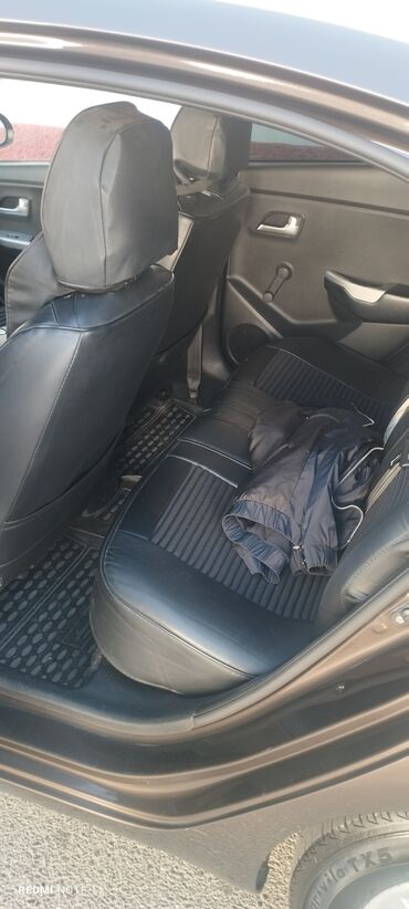 Kia: Kia Rio sedan - Korpus: 4 qapılı sedan, tünd qəhvəyi rəng - Kuzov — 8