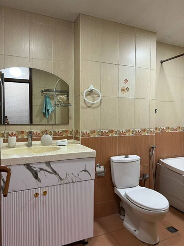 Uzunmüddətli kirayə mənzillər: Xətai Rayonu Həzi Aslanov Metrosu 3 otaq. Mərtəbə - 16/19 Otaq sayı - — 9