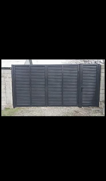 Распашные ворота: Металлические распашные ворота с калиткой (модульные панели) - — 40