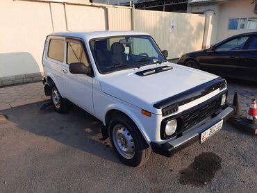 ноздря на капот: ВАЗ (ЛАДА) 4x4 Niva: 2005 г., 1.7 л, Механика, Бензин, Жол тандабас
