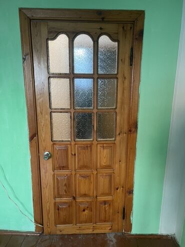 taxta ucuz: 4 ədəd eyni qapıdan var Ölçüsü 2/95 Taxta iç qapı – şüşəli klassik