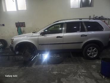 volta moped: Volvo XC90, gümüşü rəng, 7 yerlik tam ölçülü SUV. Əsas xüsusiyyətlər — 7