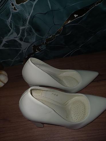 poppy gallery trendyol: Ağ rəngli qadın tuflisi - Model: klassik nasos (pointed toe) - Rəng — 2