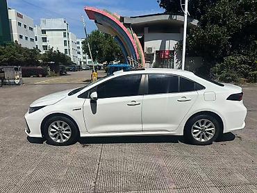 highlander 2017: Toyota Corolla: 2020 г., 1.8 л, Вариатор, Гибрид, Седан — 5