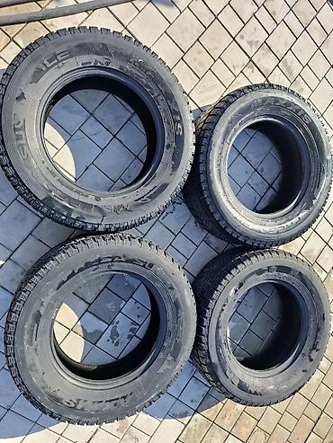 Шины: Шины 265 / 65 / R 17, Зима, Б/у, Комплект, Внедорожные (АТ/МТ), Maxxis — 2