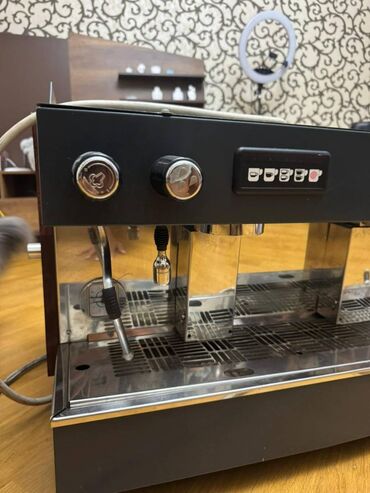 qaş aparatı: Salam coffee aparati satilir tecili.Qiymet 3000 azn.Yaninda kofe