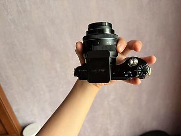samsung videokamera: Samsung NX2000 hibrid/mirrorless fotoaparat, dəyişən obyektivli — 1