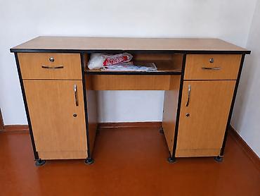 komputer setup: Düz masa, Polkalı, Siyirməli, Teksturalı laminat — 1