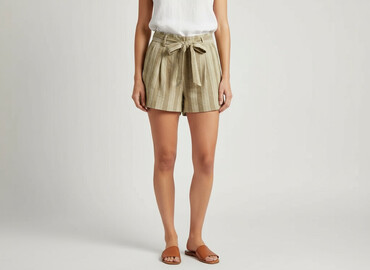 krótkie spodenki off white: Shorts for women, size M