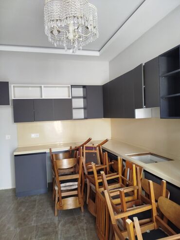 Həyət evləri və villaların satışı: İki mərtəbəli fərdi yaşayış evi - Memarlıq: Sarı fasadlı, simmetrik — 2