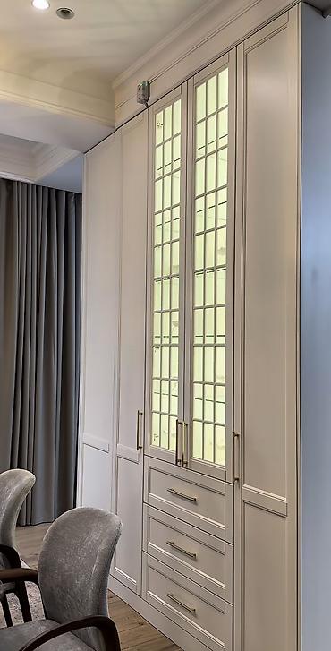 silver kitchen: Кухонный гарнитур в классическом стиле - Планировка: угловая, с — 1