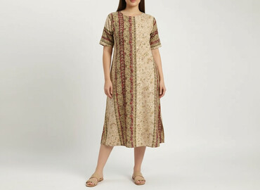body z dekoltem w serek: Women`s dress, size XL