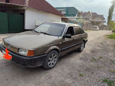 Volkswagen: Volkswagen Passat: 1988 г., 1.8 л, Механика, Бензин, Седан