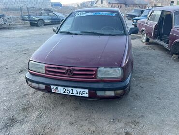 Volkswagen: Volkswagen Vento: 1992 г., 1.8 л, Механика, Бензин, Седан