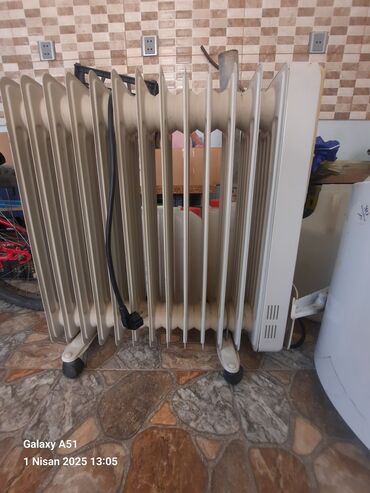 Elektrikli qızdırıcılar və radiatorlar: Tokla isleyen radyator. 2 eded var. balacada var 40azn lalafo.az -da Elektrikli qızdırıcılar və radiatorlar: Tokla isleyen radyator. 2 eded var. balacada var 40azn