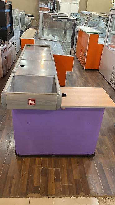 Supermarket kassası üçün kassir masası və lentli kassaya yaxınlaşdırma