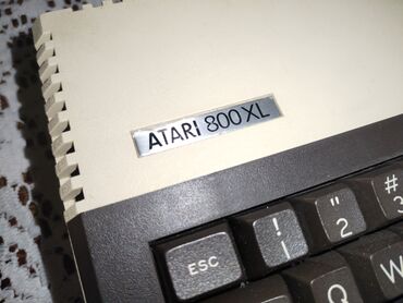 Masaüstü kompüterlər və iş stansiyaları: Atari 800XL – klassik 8-bit ev kompüteri Xüsusiyyətlər: - Model