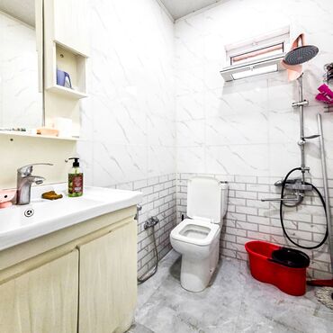 Həyət evləri və villaların satışı: Satılır: həyət evi - Planlaşdırma: geniş zal, ayrı mətbəx, bir — 9