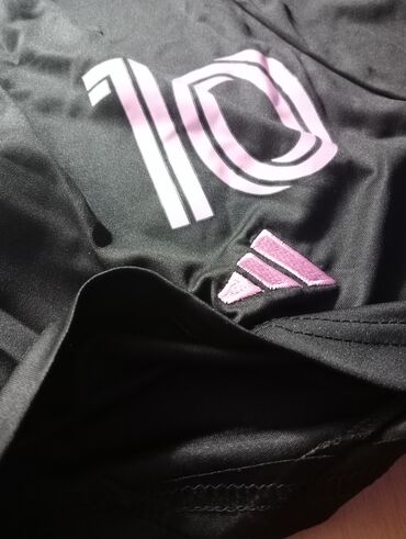 Спортивная форма: Именитый футболист в период клубного футбола! Комплект: футболка с — 12