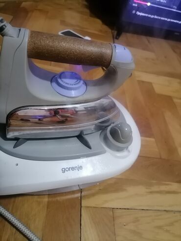 Daske za peglanje: Pegla za domaćinstvo 2400 w na paru i na svom postolju Ispravna i — 8