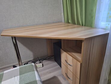 мебель из дерева бишкек: Продаю письменный стол (угловой) в отличном состоянии. Производство