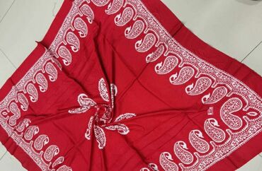 Baş geyimləri: Kəlağayılar. Bu kəlağayıların içi boş K hərfi ilə yazılıdı. Materialı — 17