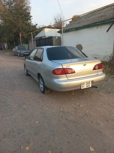 Toyota: Toyota Corolla: 2002 г., 1.6 л, Механика, Бензин, Седан — 2