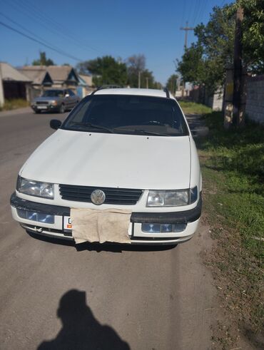 Volkswagen: Volkswagen Passat Variant: 1993 г., 1.8 л, Механика, Бензин, Универсал