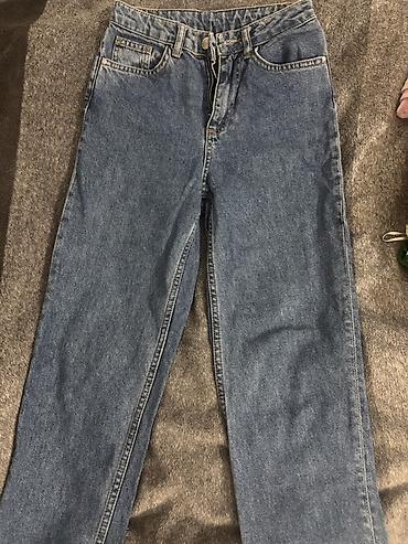 Cinslər: Koton markalı mavi denim cins şalvar

Mom jeans
Olcu 34 — 1