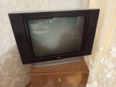 продаю связи с переездом: ЭЛТ-телевизор LG с плоским экраном и диагональю 21 дюйм. Модель