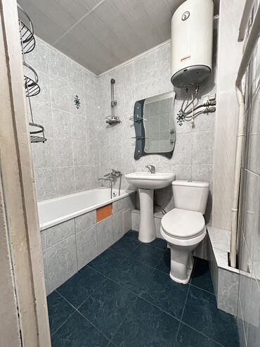 квартира на лень: 3 комнаты, 58 м², 104 серия, 3 этаж, Старый ремонт