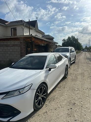 s 70: Услуга: аренда автомобилей Toyota с водителем Доступны автомобили — 4