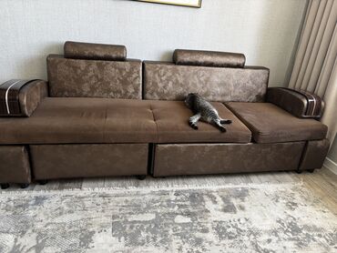 тобуретки бу: Продаю диван, с котом 😂 раздвижной, комби коричневого цвета