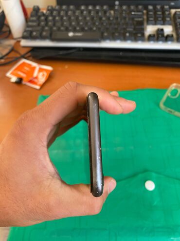 Apple iPhone: IPhone 8, 64 GB, Qara, Barmaq izi — 8