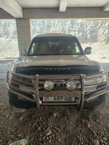 разбор паджеро: Внедорожник Mitsubishi Pajero серебристого цвета с черными элементами