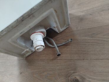 WC šolje i lavaboi: Lavabo sa cesmom izgreban unutra (uslikano — 7