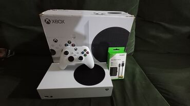 Xbox: Продаю xbox series s 512гб ssd состояние идеальное дефектов нету в