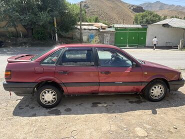 электромобили машины: Volkswagen Passat: 1988 г., 1.8 л, Механика, Бензин, Седан