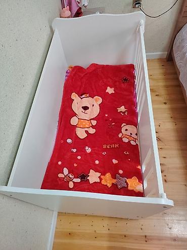 chicco besik: Uşaq beşiyi – ağ/çəhrayı dizayn. - Material: laminat/MDFlam ağ — 2