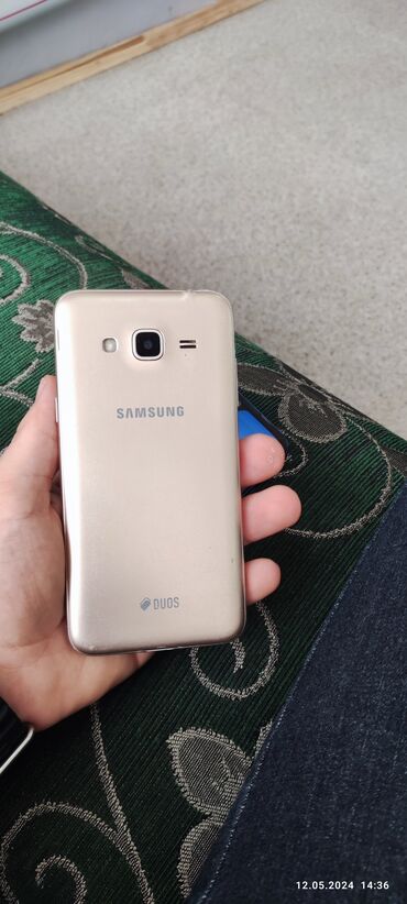 400 manatlıq telefonlar: Samsung Galaxy J3 2016, 8 GB, rəng - Qızılı