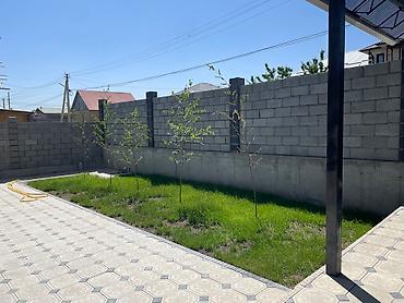 Продажа коттеджей и домов: Продаётся добротный дом в Ак-Ордо 2. Дом жилая 200,м.площадь участка — 27