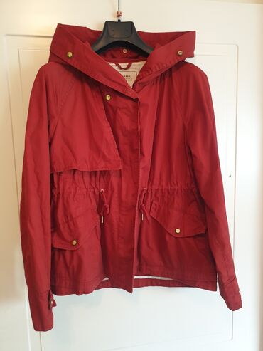 zimske jakne zara: ZARA L Karmin crvena vindjakna Nepropusta vodu Dva frontalna dzepa U