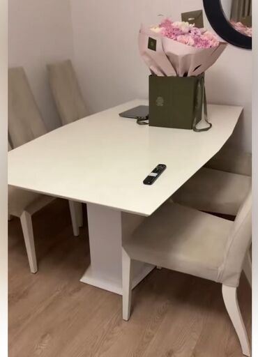 Sifarişlə çarpayılar: Qonaq otağı üçün, İşlənmiş, Kvadrat masa, 6 stul